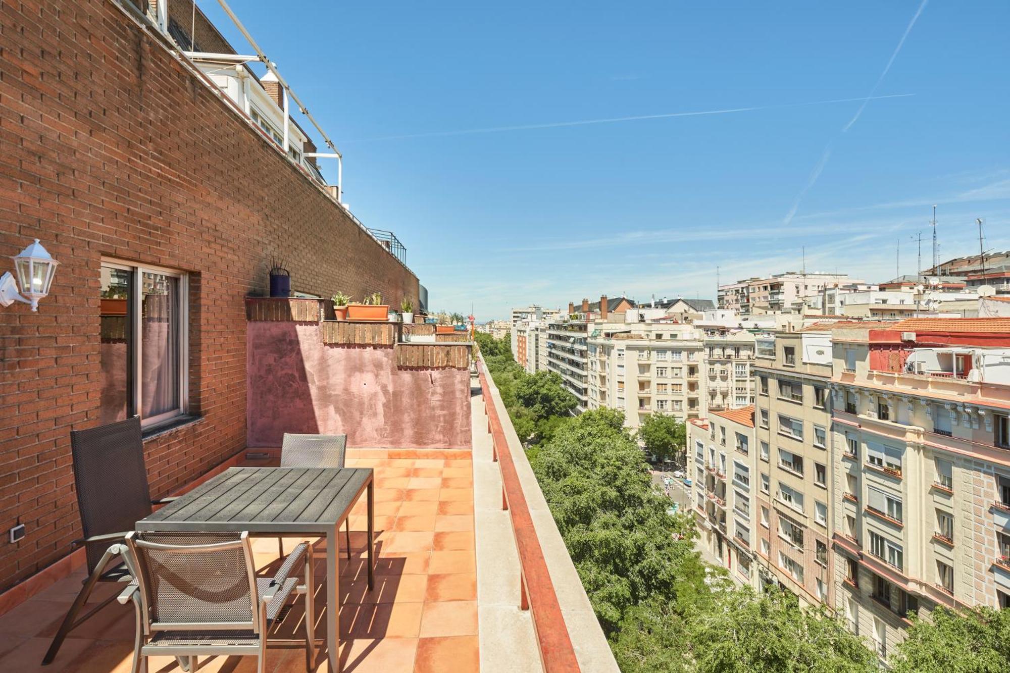 Apartamentos Juan Bravo Madrid Exterior photo